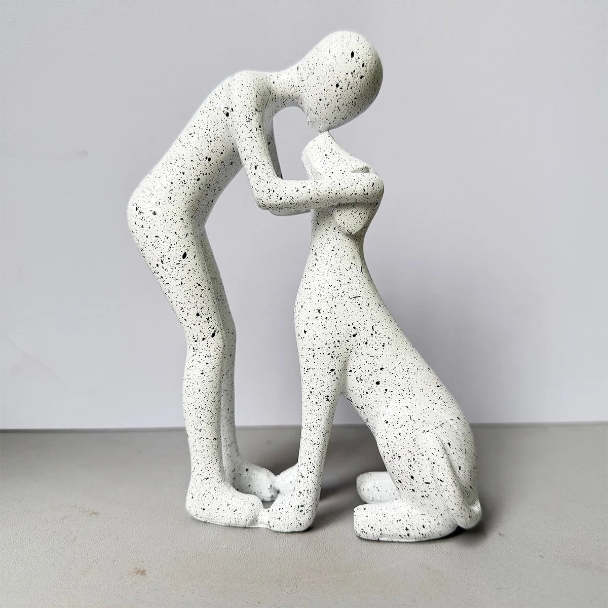 1Pc Resin Decorative Ornament, Resin Figurine of People Kissing a Puppy, Warm Pet Interaction Scene Sculpture,