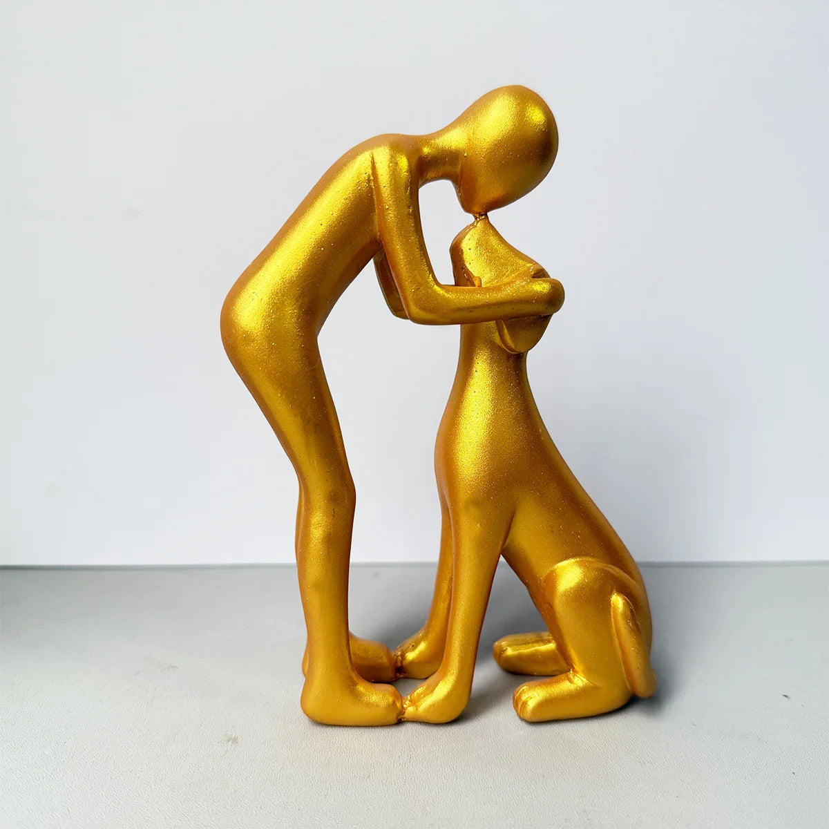 1Pc Resin Decorative Ornament, Resin Figurine of People Kissing a Puppy, Warm Pet Interaction Scene Sculpture,