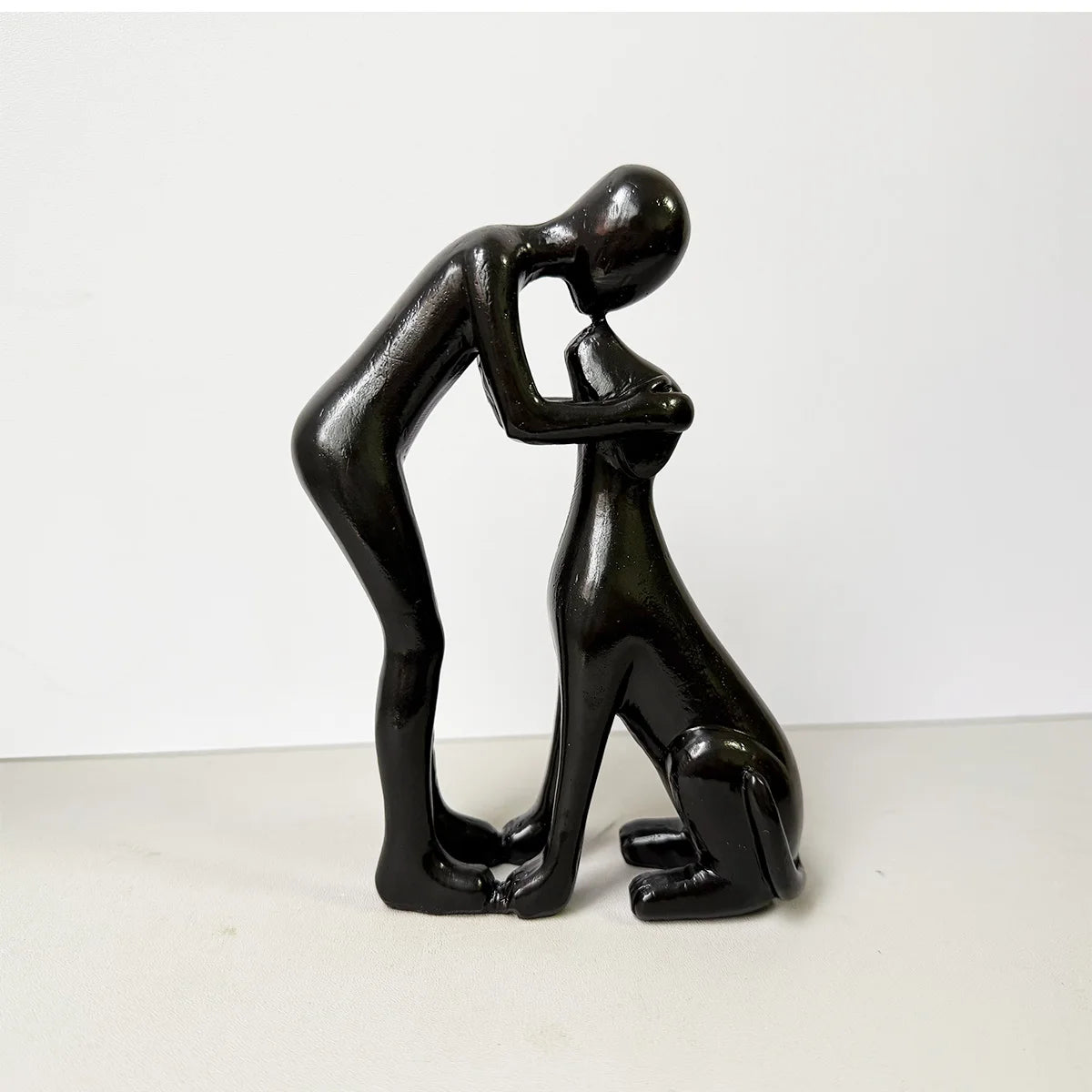 1Pc Resin Decorative Ornament, Resin Figurine of People Kissing a Puppy, Warm Pet Interaction Scene Sculpture,